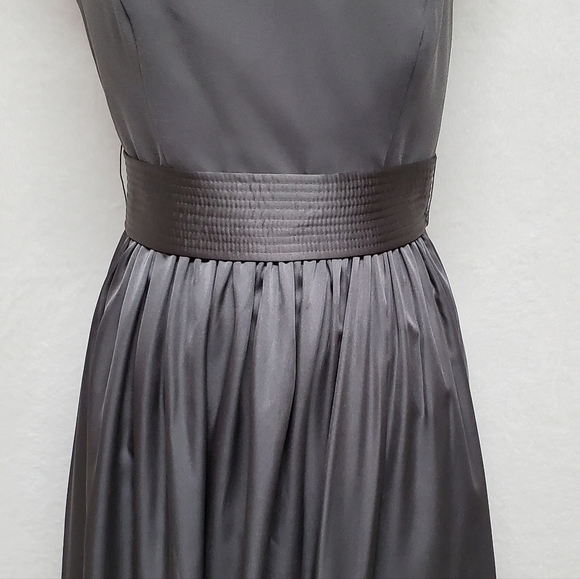 Vera Wang White Charcoal Satin Crepe One-Shoulder Belted Side Slit Formal Gown 8 - Picture 6 of 16